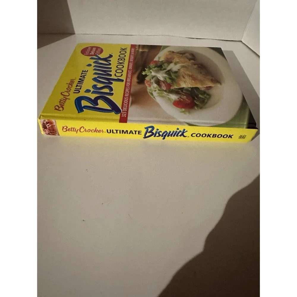Betty Crocker Bisquick Cookbook HC Deluxe Edition 323 Recipes VGC